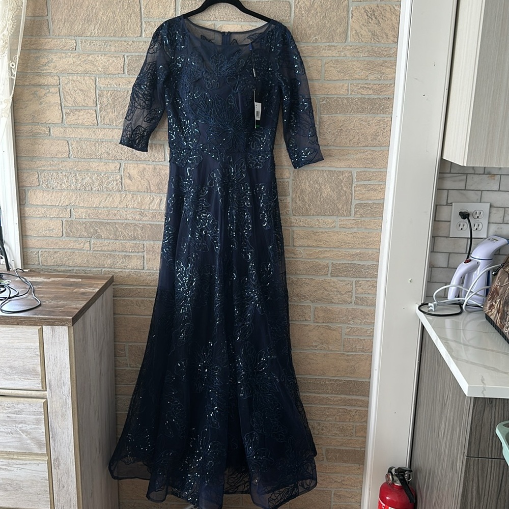 NWT La Femme 27942 Floral A-line Lace Sequin Gown with Sheer Scoop Neckline 6 - Picture 4 of 13